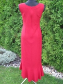 Červené asymetrické společenské šaty