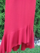 Červené asymetrické společenské šaty