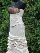 krémové korzetové šaty