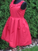Saténové dívčí šaty
