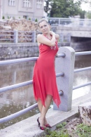 jemné červené šaty