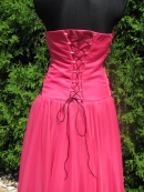 Sytě růžové společenské šaty